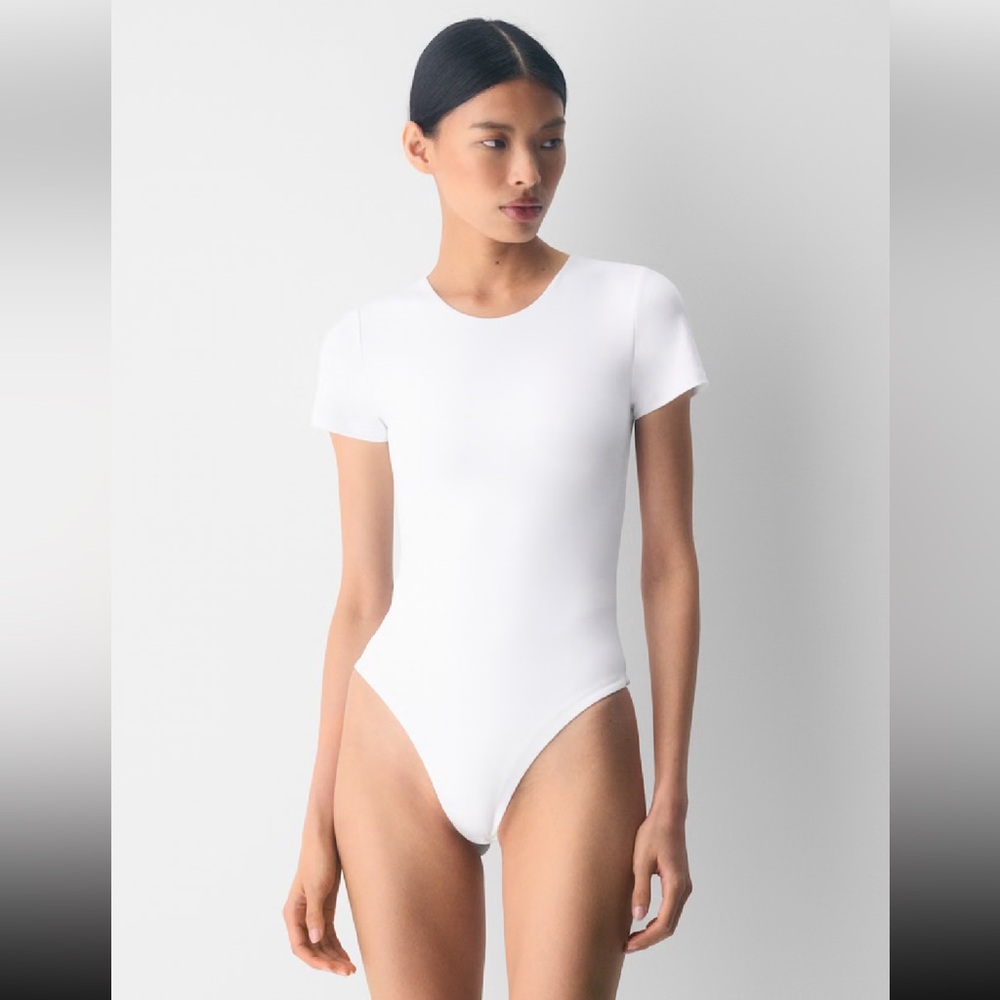 Babaton Classic Crew White Contour Bodysuit
